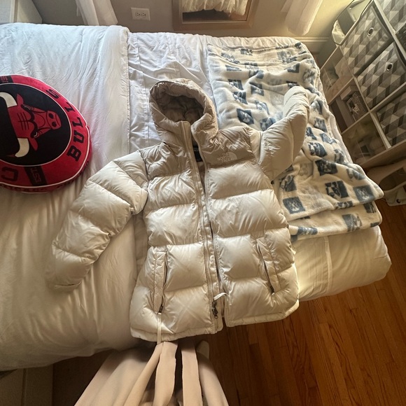 The North Face Women's Nuptse Belted Mid-Length Jacket - Picture 9 of 14